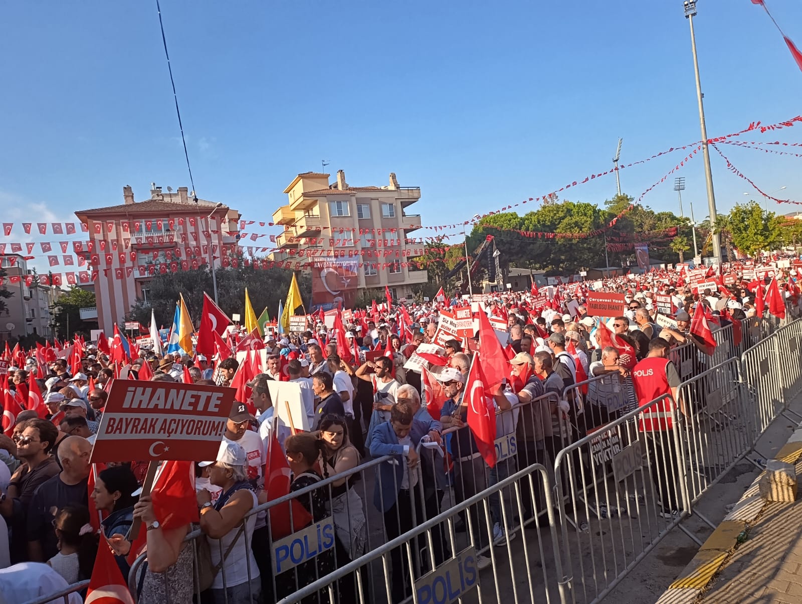 Balıkesir’de düzenlenen mitingde teşkilatımızla birlikte sahadaydık.